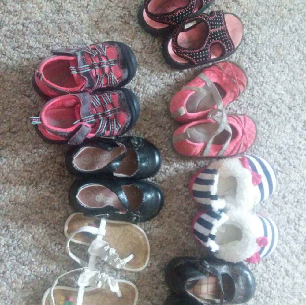 7 pairs of size 5 toddler shoes